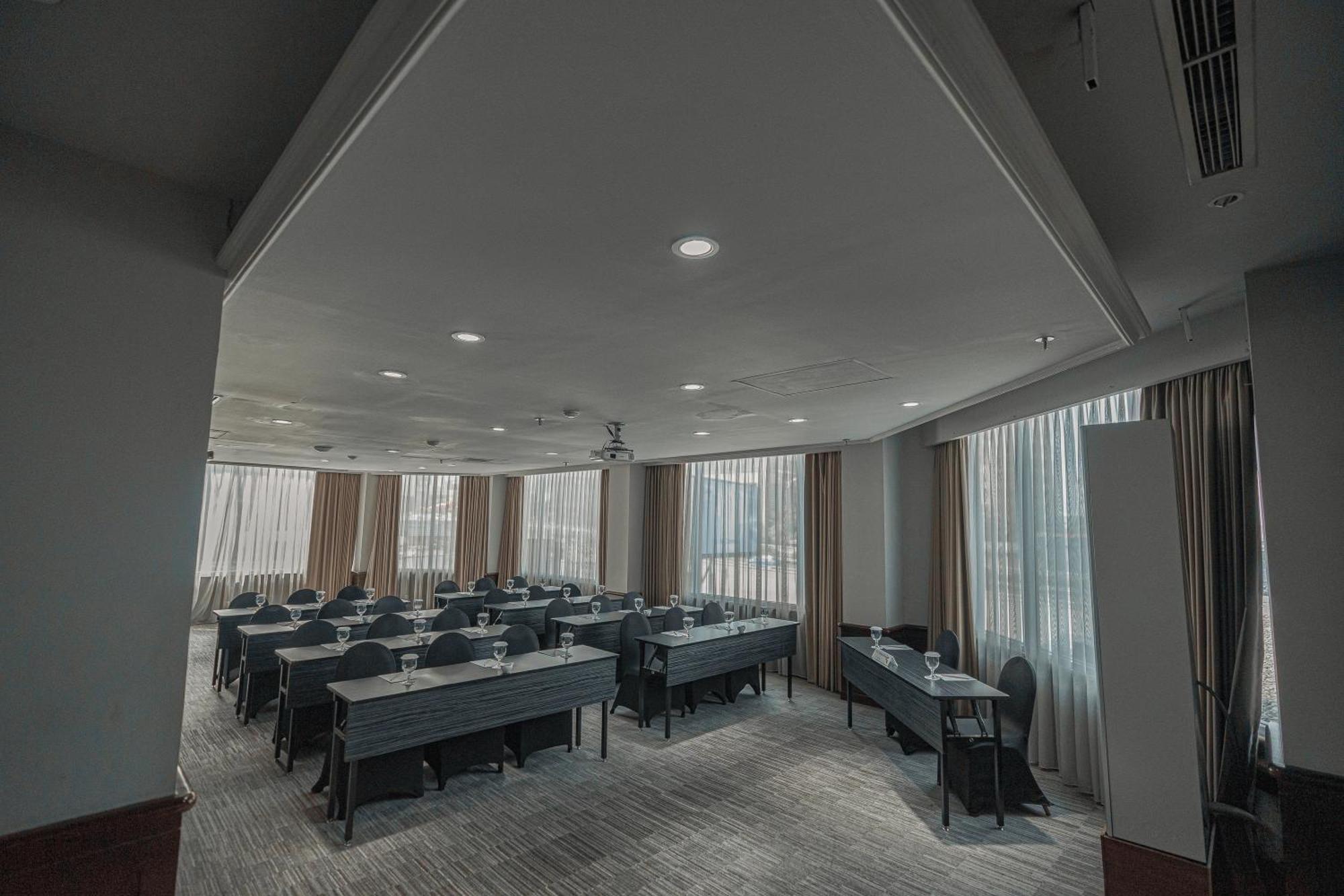 Hotel Kimaya Slipi Jakarta By Harris Jacarta Exterior foto