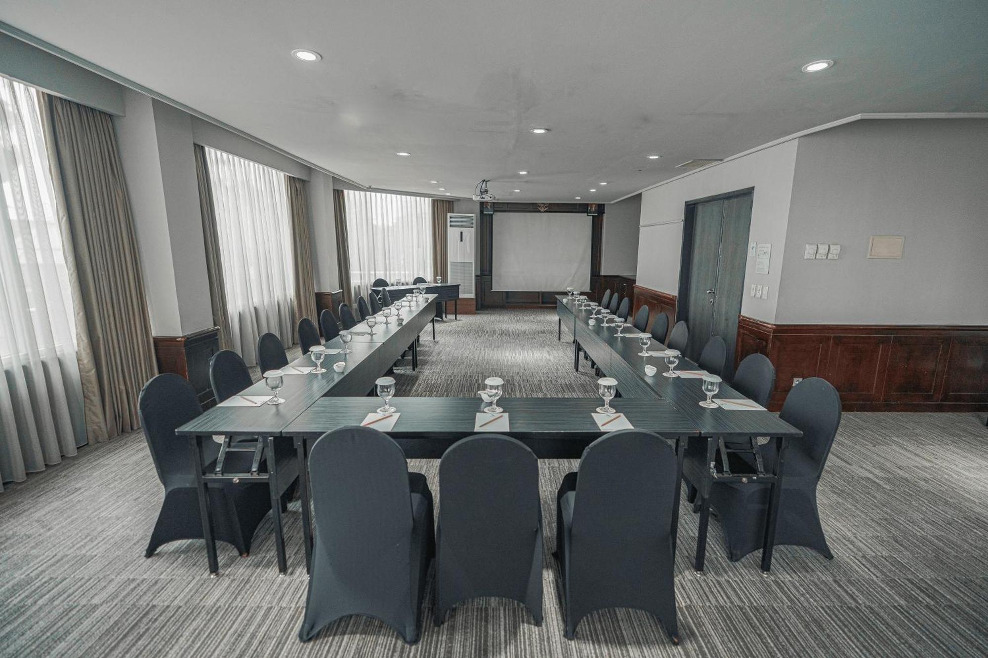 Hotel Kimaya Slipi Jakarta By Harris Jacarta Exterior foto