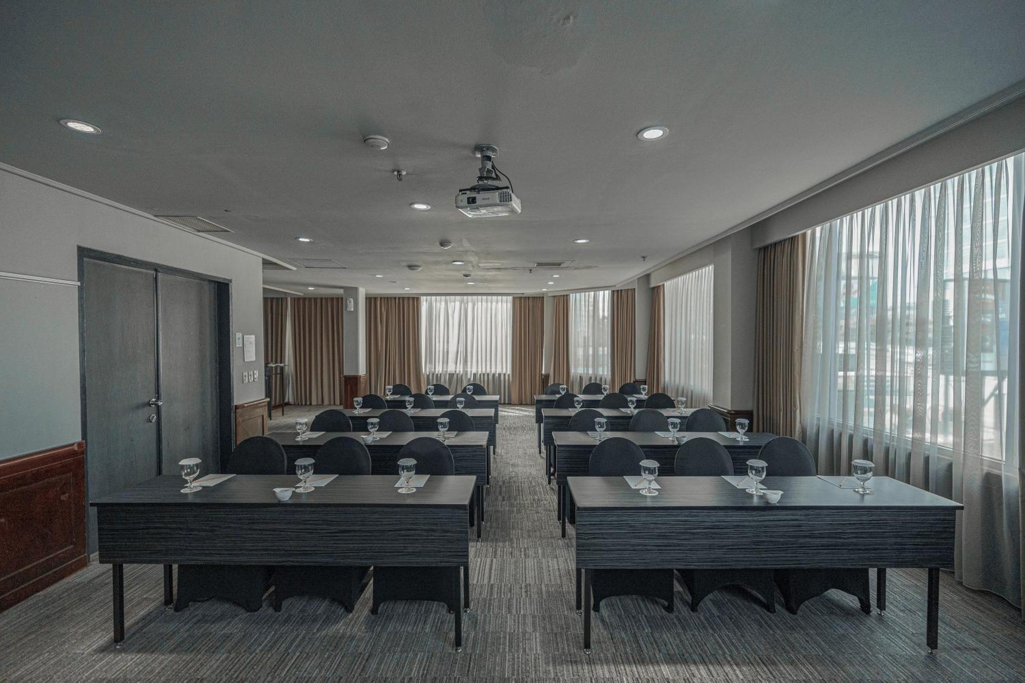 Hotel Kimaya Slipi Jakarta By Harris Jacarta Exterior foto